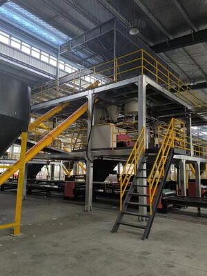 Машина для формования стеновых панелей, оснащенная производственной линией для плит-оснований с теплоизоляцией из XPS