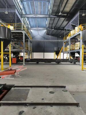 Машина для формования стеновых панелей, оснащенная производственной линией для плит-оснований с теплоизоляцией из XPS