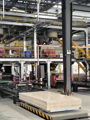 Машина для формования стеновых панелей, оснащенная производственной линией для плит-оснований с теплоизоляцией из XPS